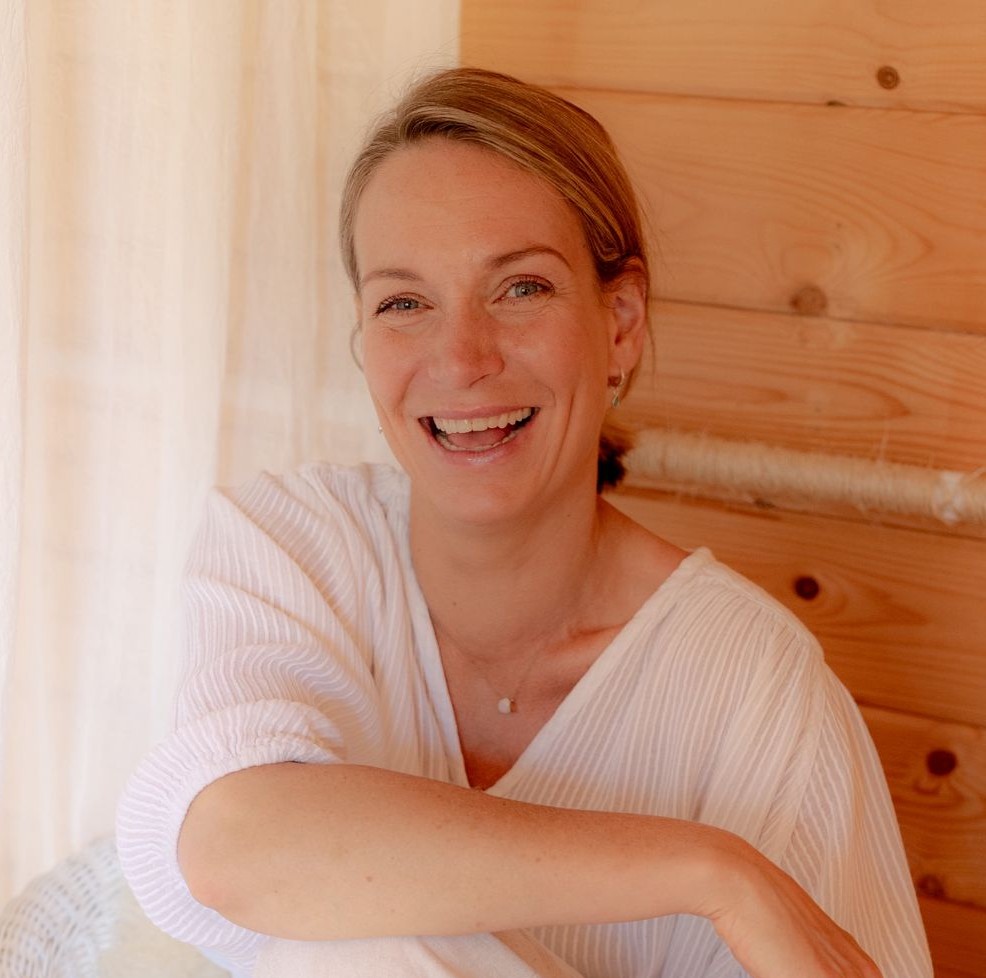 Headshot of Cara Dawid, a holistic therapist.